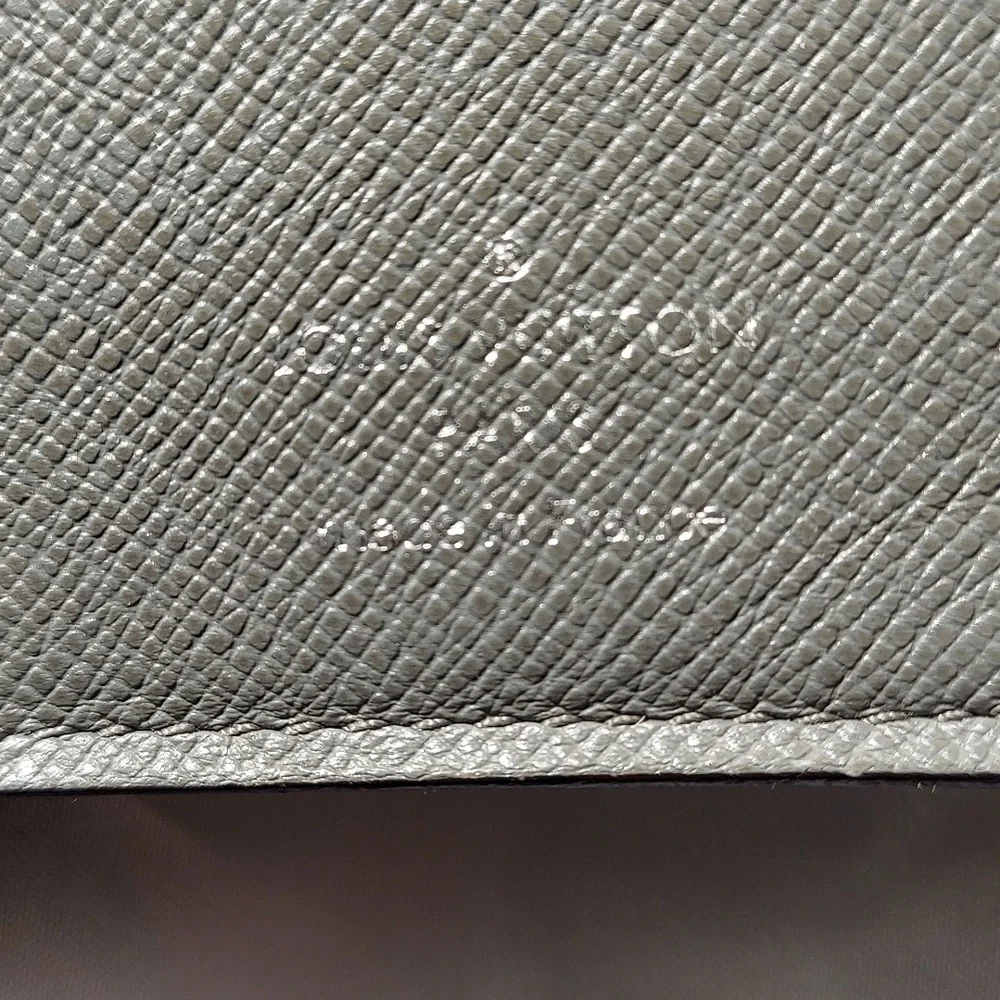 Louis Vuitton Wallet Long Gray Leather grain‎